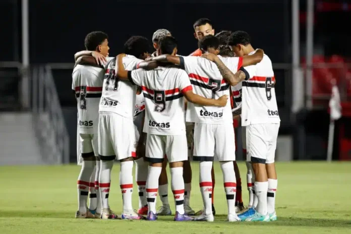 Jogadores do São Paulo (Foto: Rubens Chiri e Miguel Schincariol/São Paulo)