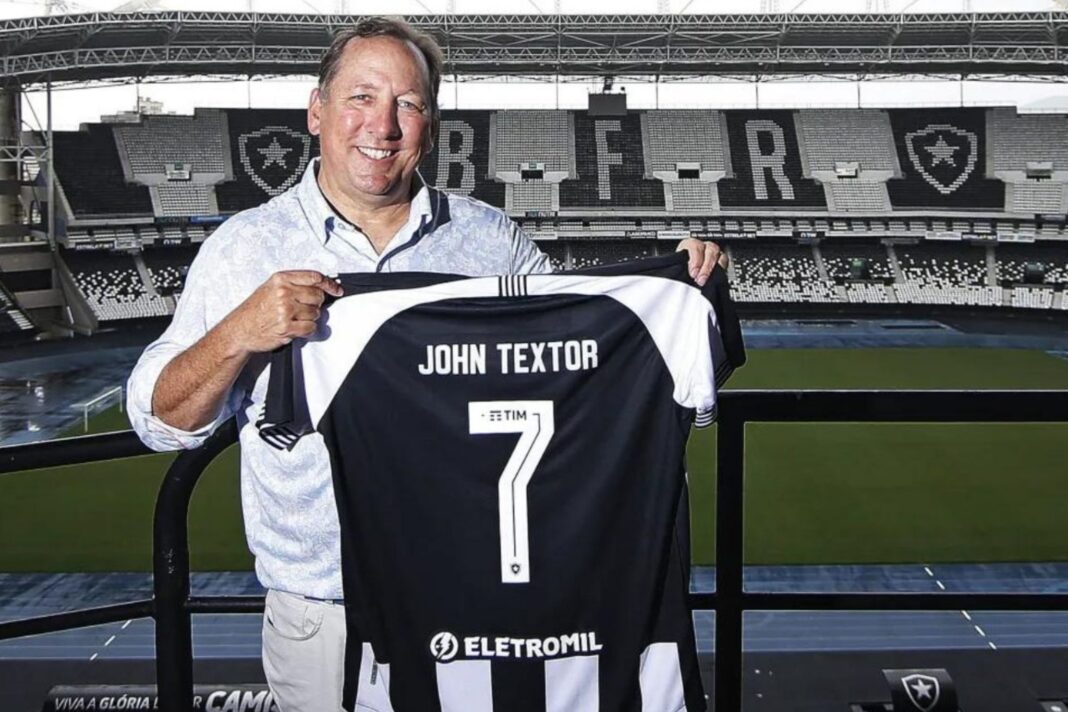 John Textor irrita torcida do Botafogo após vitória contra o PSG