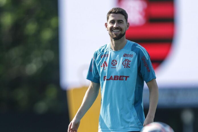 Jorginho durante treino do Flamengo