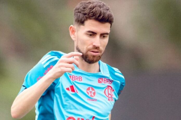 Jorginho durante treino pelo Flamengo