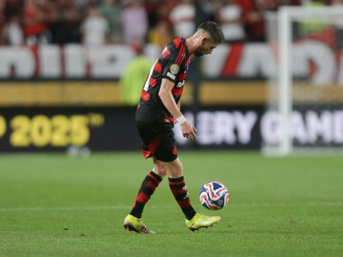 Jorginho em estreia pelo Flamengo no Mundial de Clubes (Foto: Gilvan de Souza/CRF)
