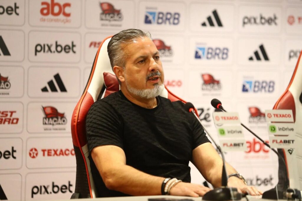 José Boto em coletiva no Flamengo