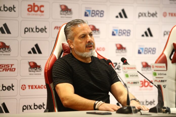 José Boto em entrevista coletiva pelo Flamengo