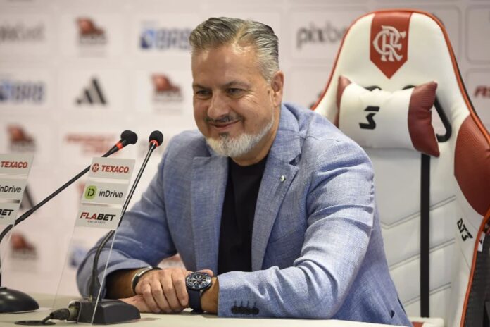 José Boto em coletiva no Flamengo
