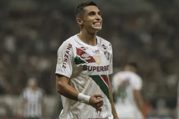 Kevin Serna em ação pelo Fluminense