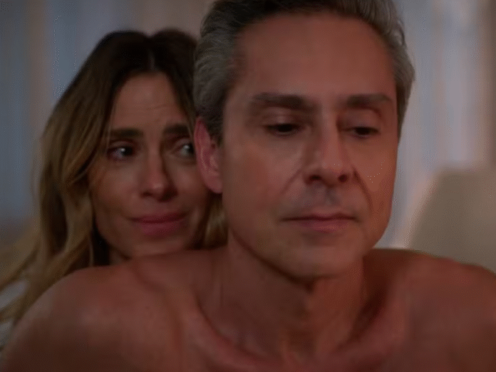 Leila (Carolina Dieckmann) e Marco Aurélio (Alexandre Nero) em Vale Tudo, a novela das 21h da Globo (Foto: Reprodução/Instagram)