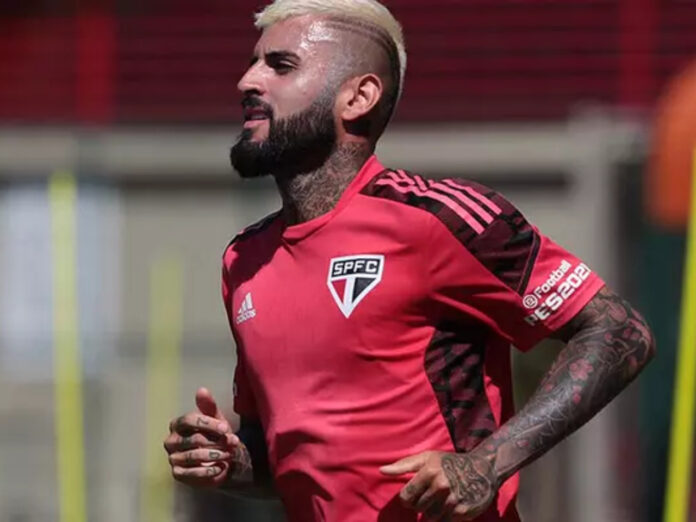 Liziero durante o treino em Cotia - Foto: Divulgação/SPFC