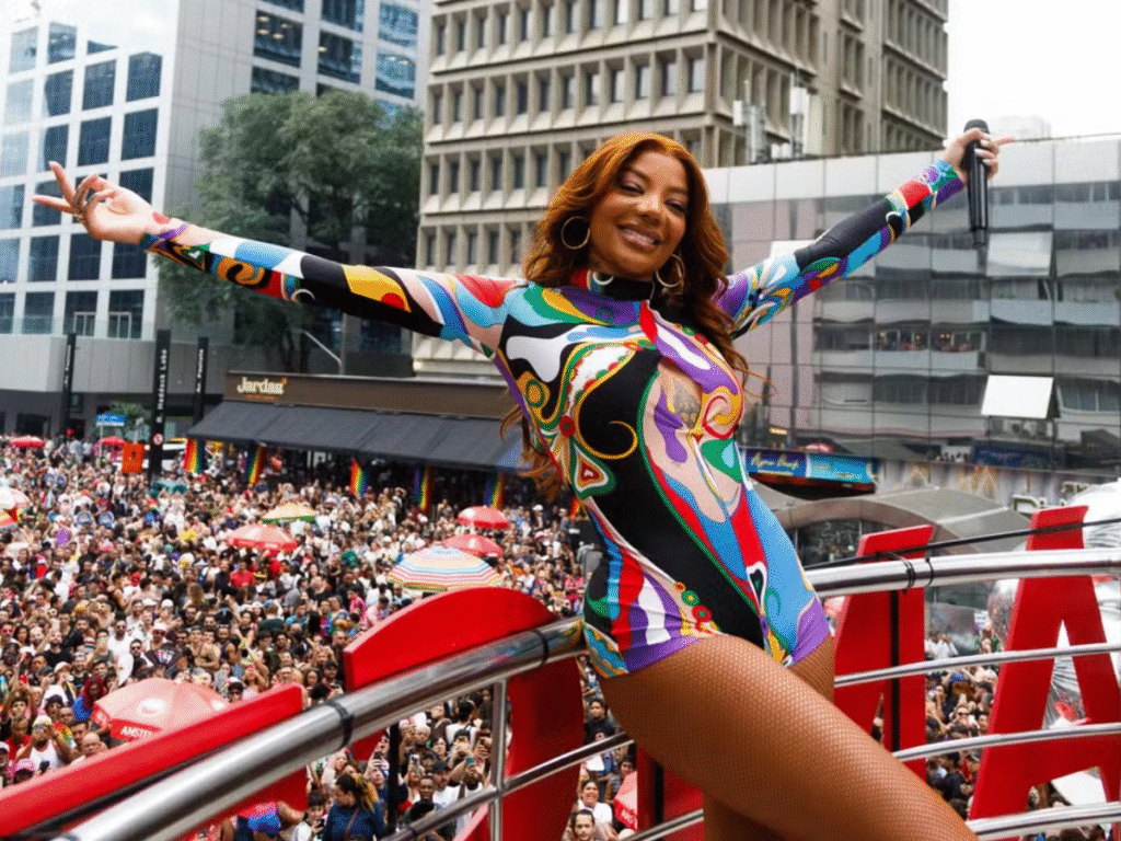 Ludmilla marca presença na parada LGBTQIA+ (Foto: Reprodução)