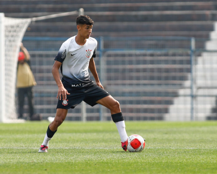 Luiz Eduardo em ação pelo Corinthians (Foto: Rodrigo Gazzanel/Ag.Corinthians)