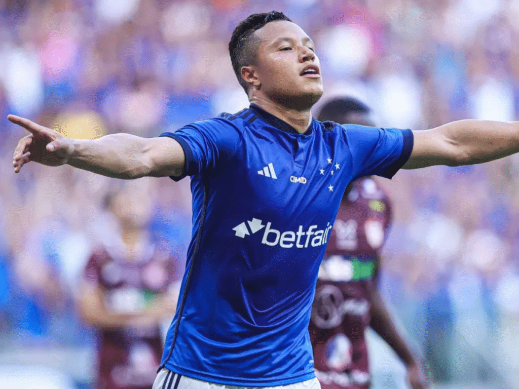 Marlon, do Cruzeiro, está na mira do Grêmio (foto: Staff Imagens/Cruzeiro)