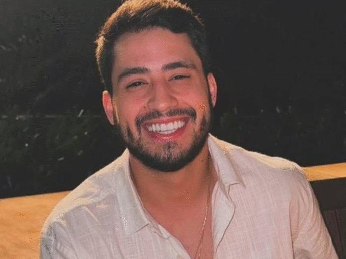 Matheus é visto aos beijos com novo affair (Foto: Divulgação)