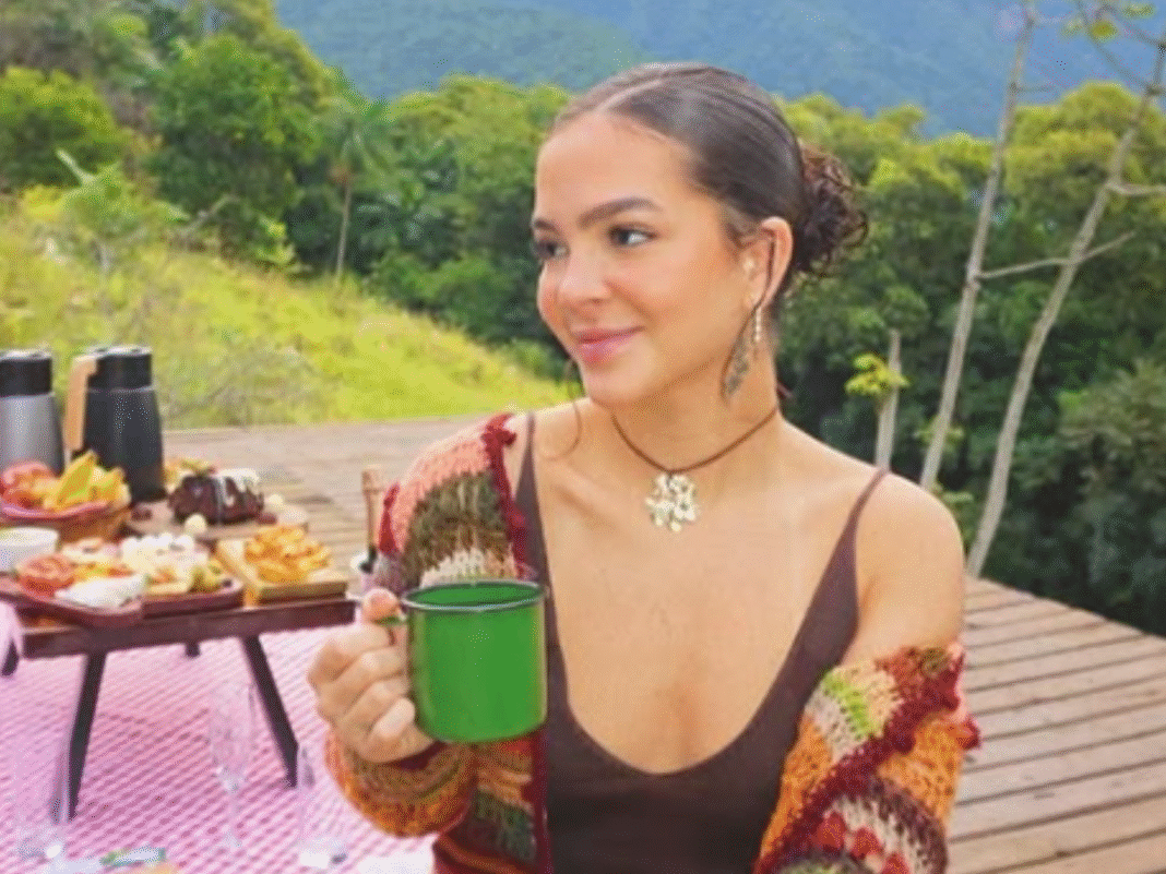 Mel Maia comemora vitória de namorado lutador