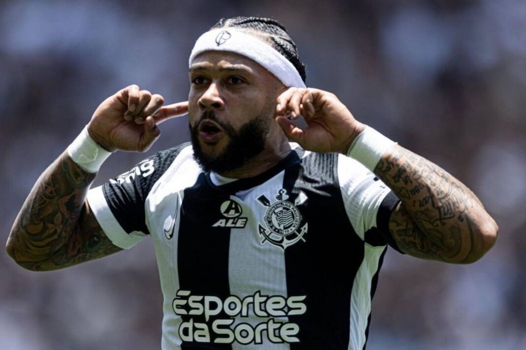 Veja os bastidores da reapresentação de Depay após faltar em treino do Corinthians