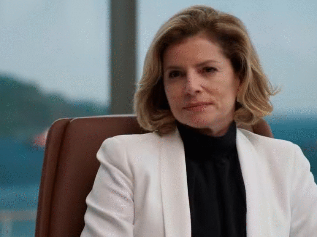 Vale Tudo: Odete toma atitude surpreendente com Raquel