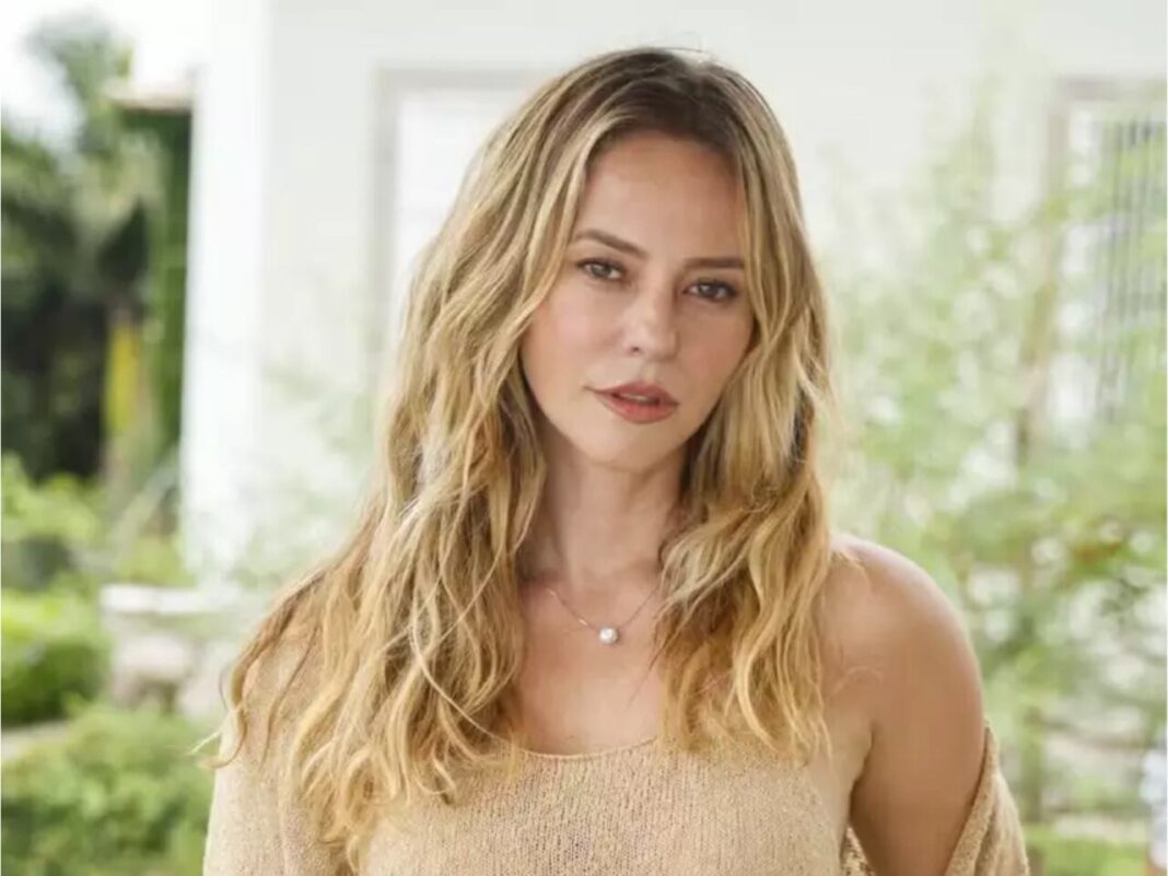 Vale Tudo: Heleninha encara reencontro tenso com Leonardo