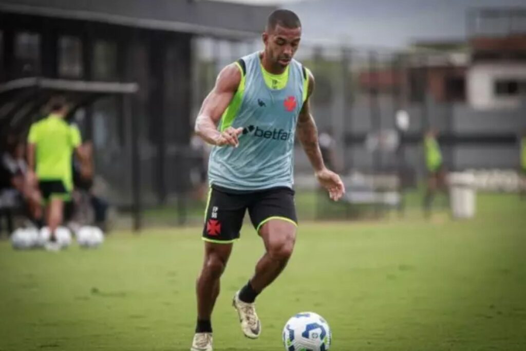 Paulo Henrique em treino no CT do Vasco