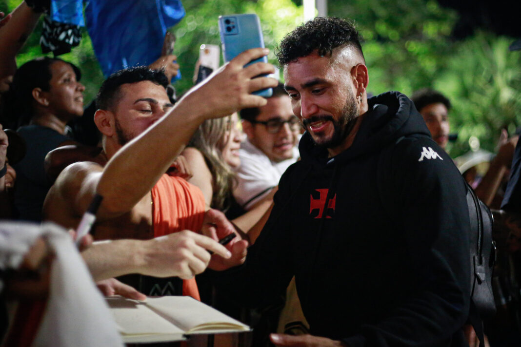 Após deixar o Vasco, Payet pode permanecer no futebol brasileiro