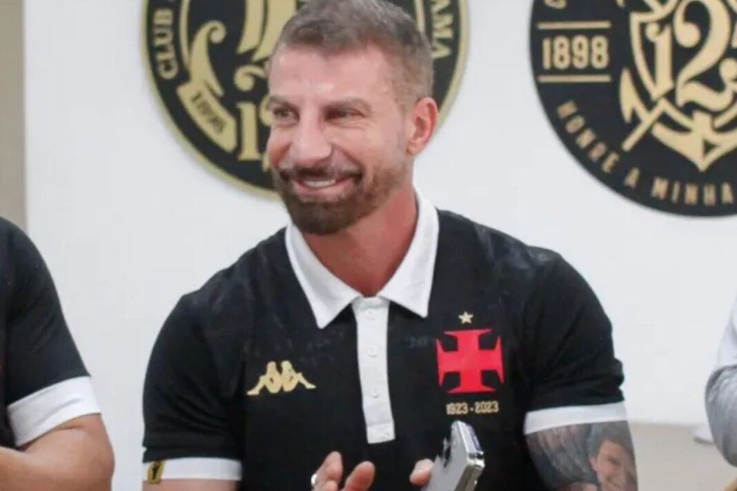 Torcida do Vasco recebe péssima notícia envolvendo a gestão de Pedrinho
