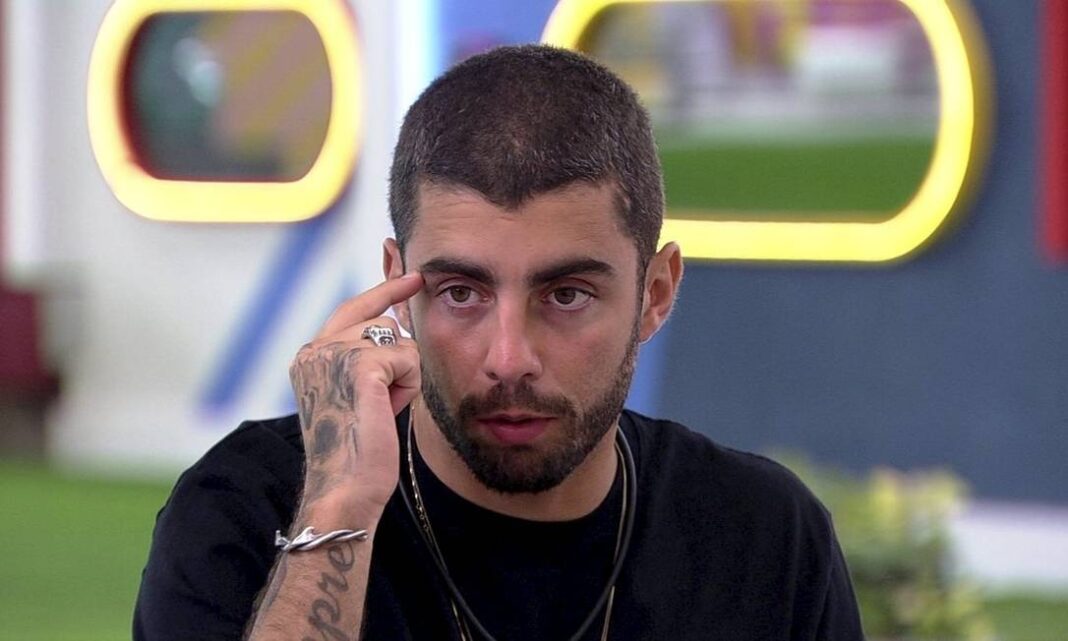 Pedro Scooby rebate publicações direcionadas a sua esposa