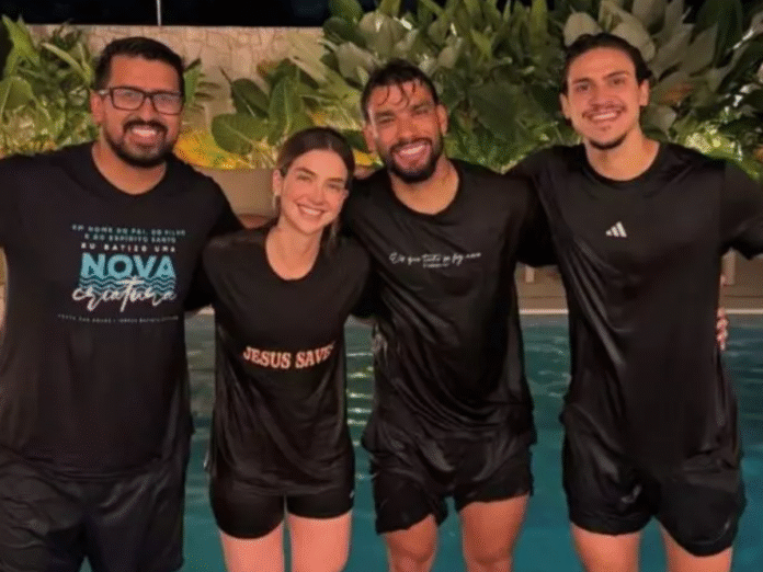 Pedro, do Flamengo, participa de batismo de Lucas Paquetá (Foto: Reprodução/Instagram)
