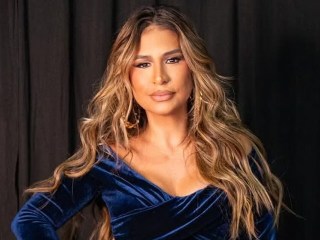 Simone Mendes ganha presente inusitado de fã