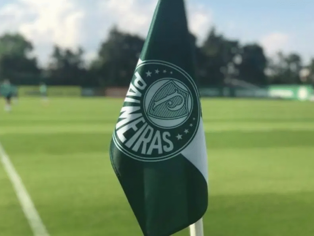 Meia assina com o Palmeiras até 2029