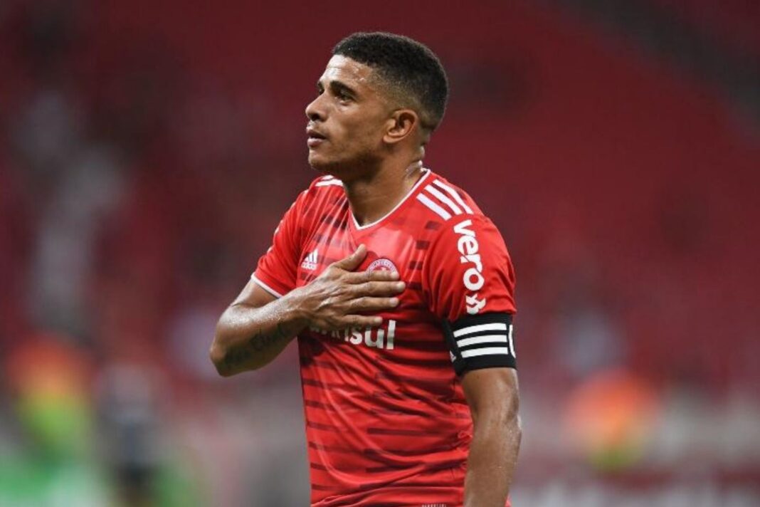 Vídeo: Taison e Rafael Sobis não se seguram e vão às lágrimas