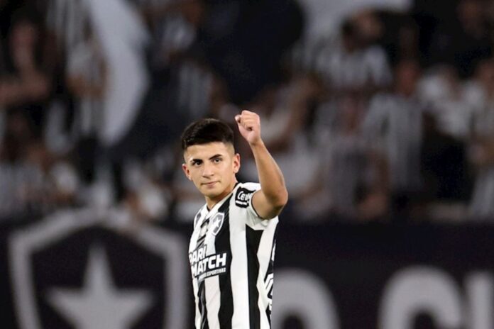 Thiago Almada em ação pelo Botafogo