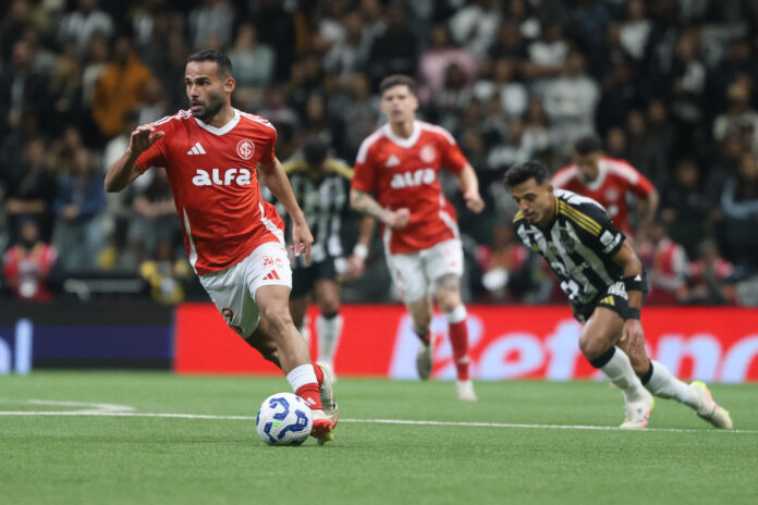 Thiago Maia pelo Internacional (Foto: Ricardo Duarte/Internacional)