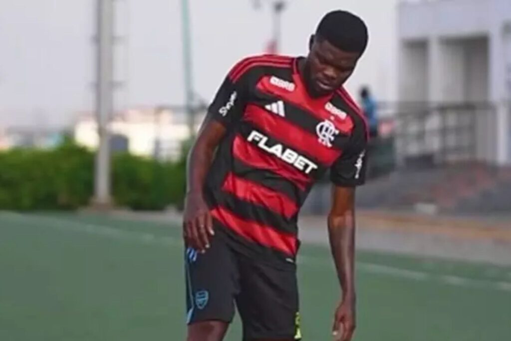 Thomas Partey volante do Arsenal com a camisa do Flamengo