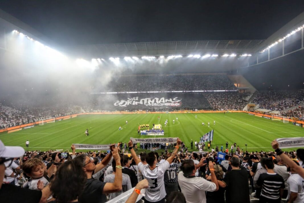 Torcida organizada do Corinthians convoca torcedores para protesto