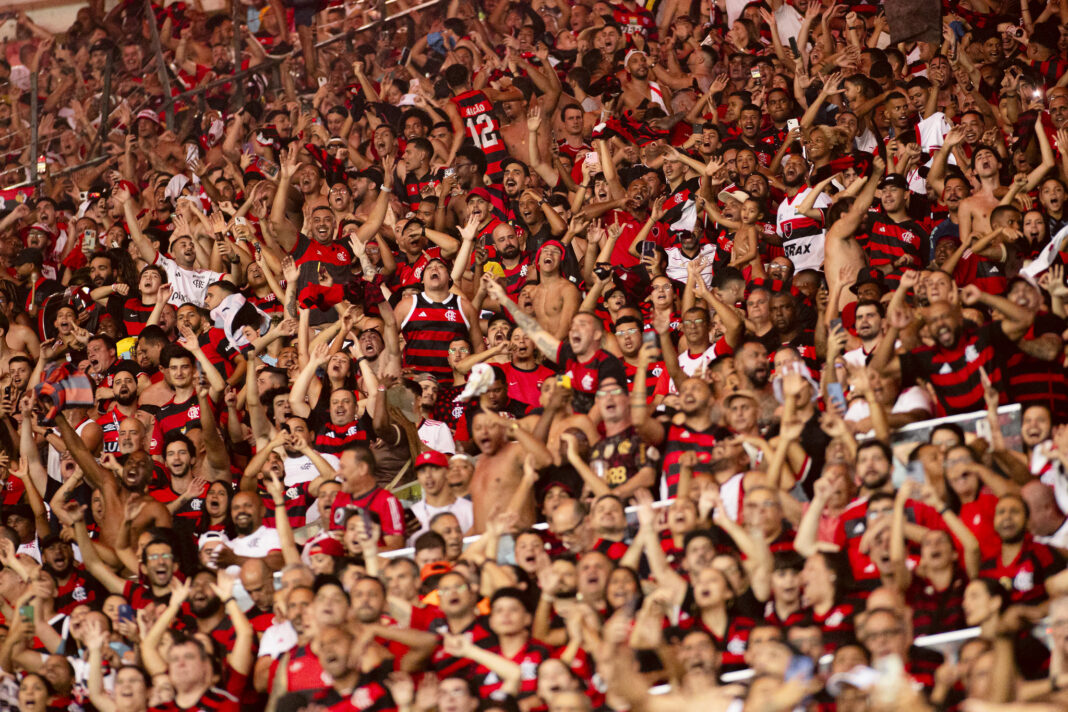 Arsène Wenger exalta a torcida do Flamengo