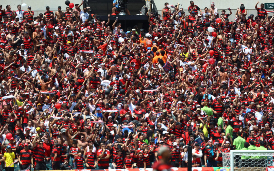 Ex-Flamengo e Corinthians elege a melhor torcida