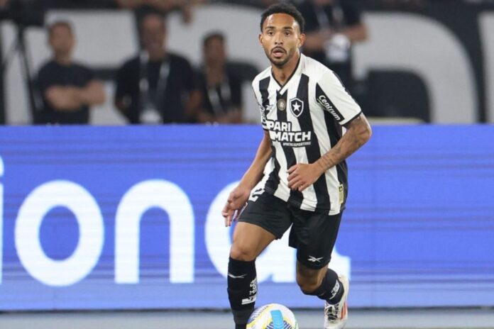 Vitinho em ação pelo Botafogo