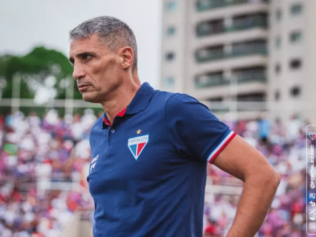 Torcida do Fortaleza faz homenagem para Vojvoda