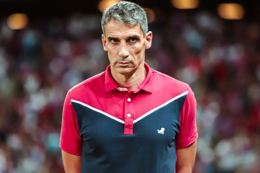 Santos anuncia Vojvoda