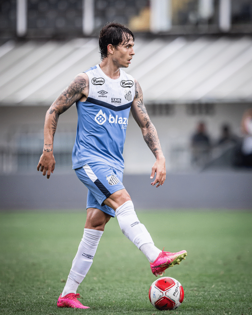 Zanocelo durante treino do Santos (Foto: Reprodução/Site oficial do Santos)