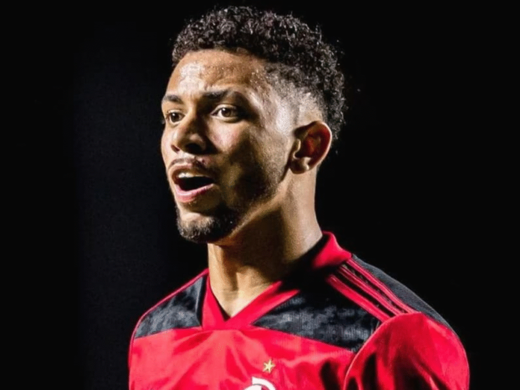 Zé Welinton é lateral-esquerdo do Flamengo e cria do Ninho do Urubu (Foto: Divulgação/Flamengo)