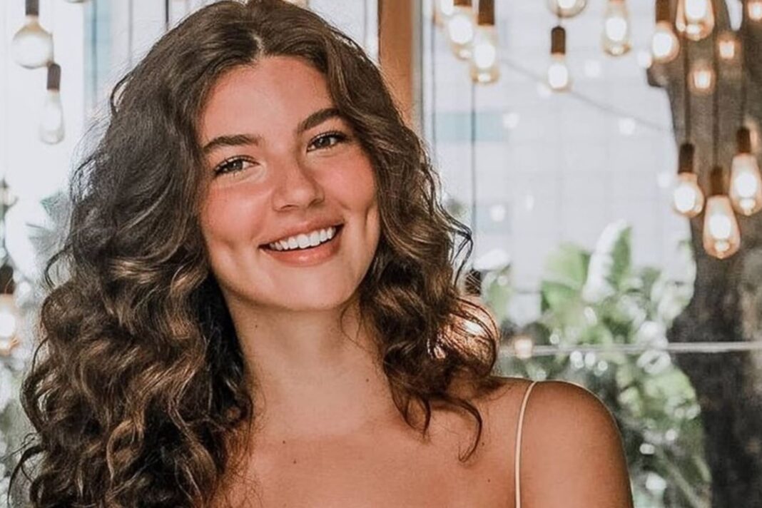 Alanis Guillen posta foto ousada e chama à atenção na web