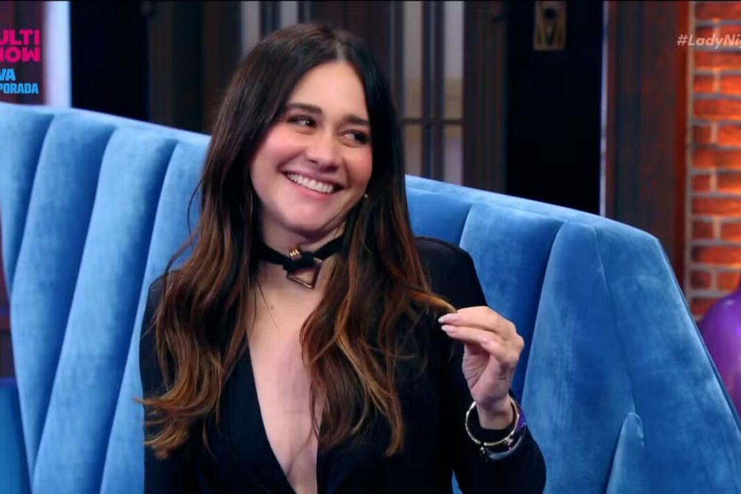 Alessandra Negrine posa de lanterna e foto ganha repercussão