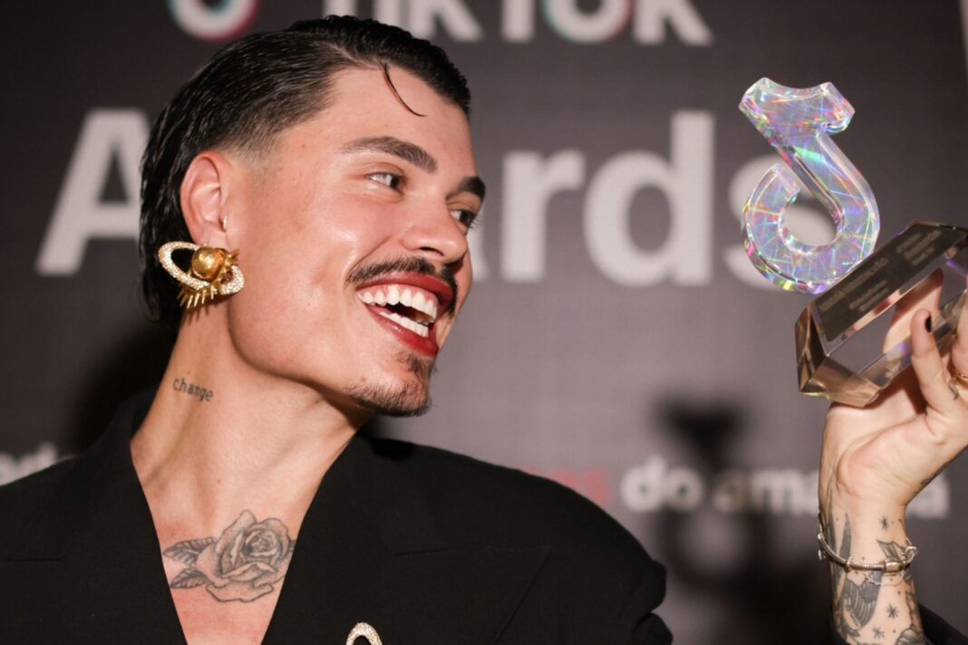 Bomtalvão emociona ao realizar sonho da família em viagem inesquecível