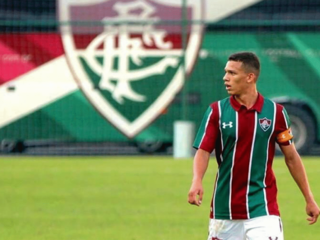 Calegari emite nota oficial direcionada ao Fluminense