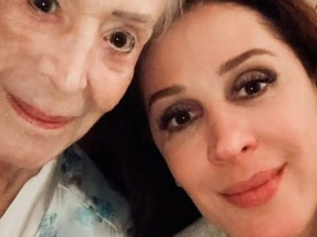Claudia Raia posta foto com sua mãe falecida e comove fãs