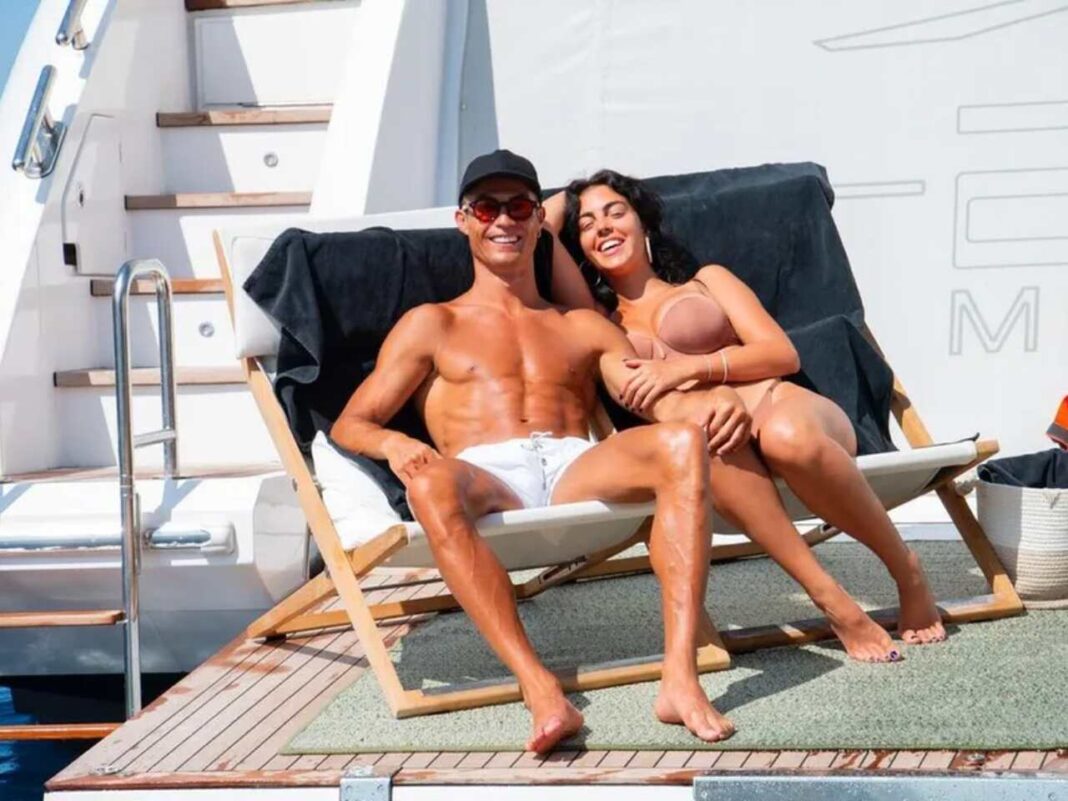 Cristiano Ronaldo ‘ignora’ críticas e curte dia ensolarado com Georgina