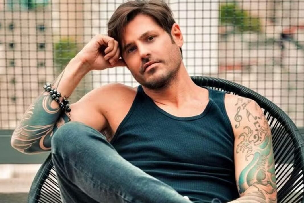 Dado Dolabella posta foto de seu corpo e faz reflexão em sauna