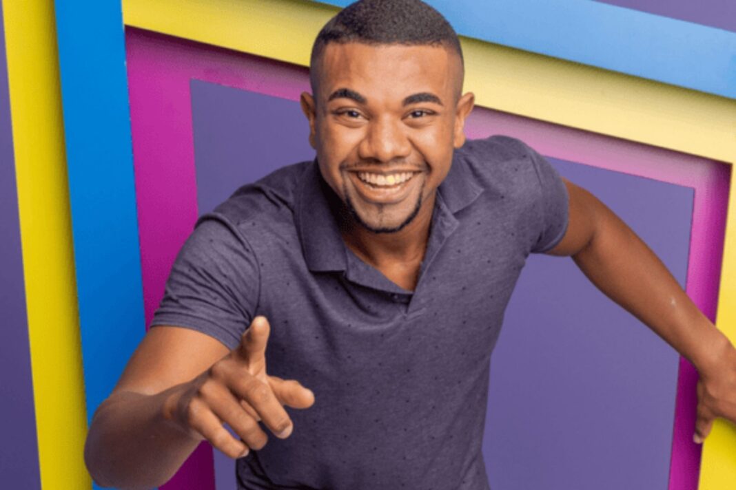 Davi Brito, ex-BBB, é flagrado com morena no exterior