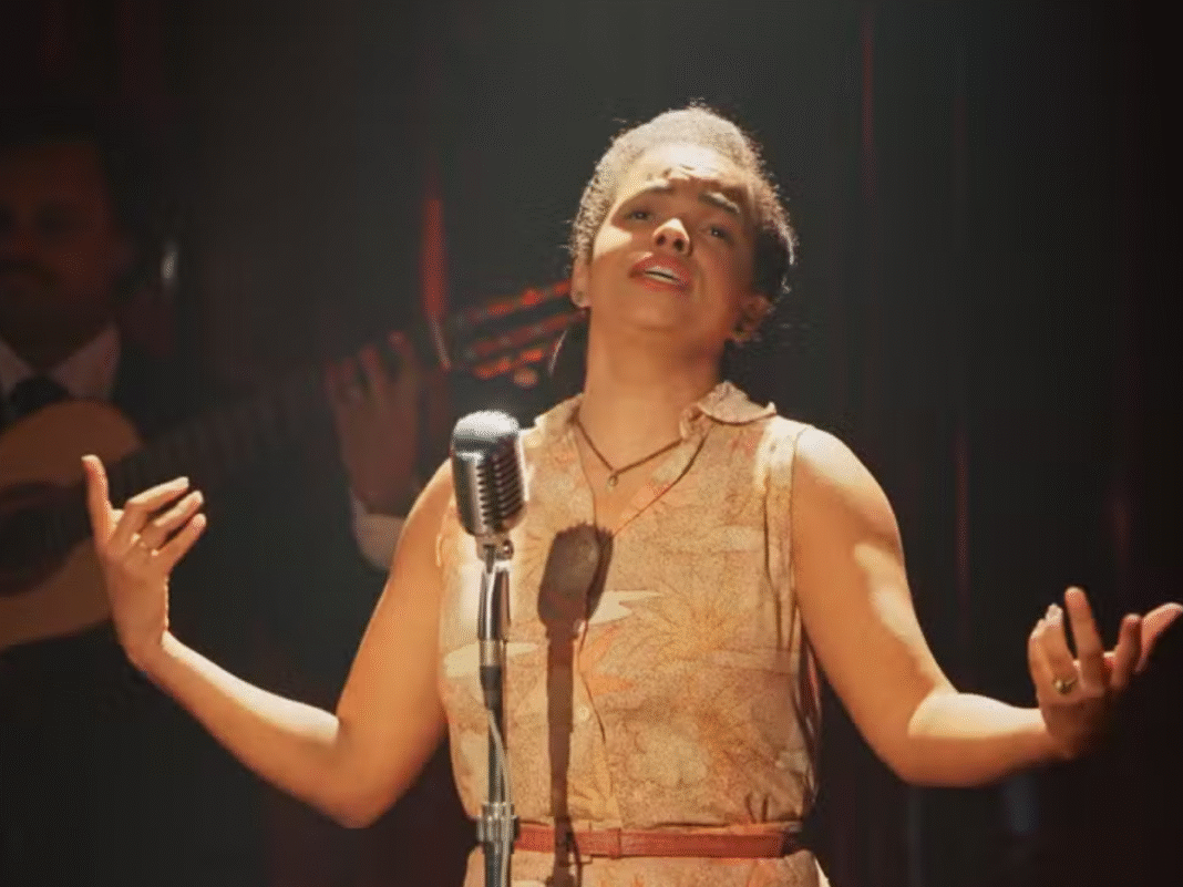 Dita realiza sonho de cantar no palco, em Êta Mundo Melhor!