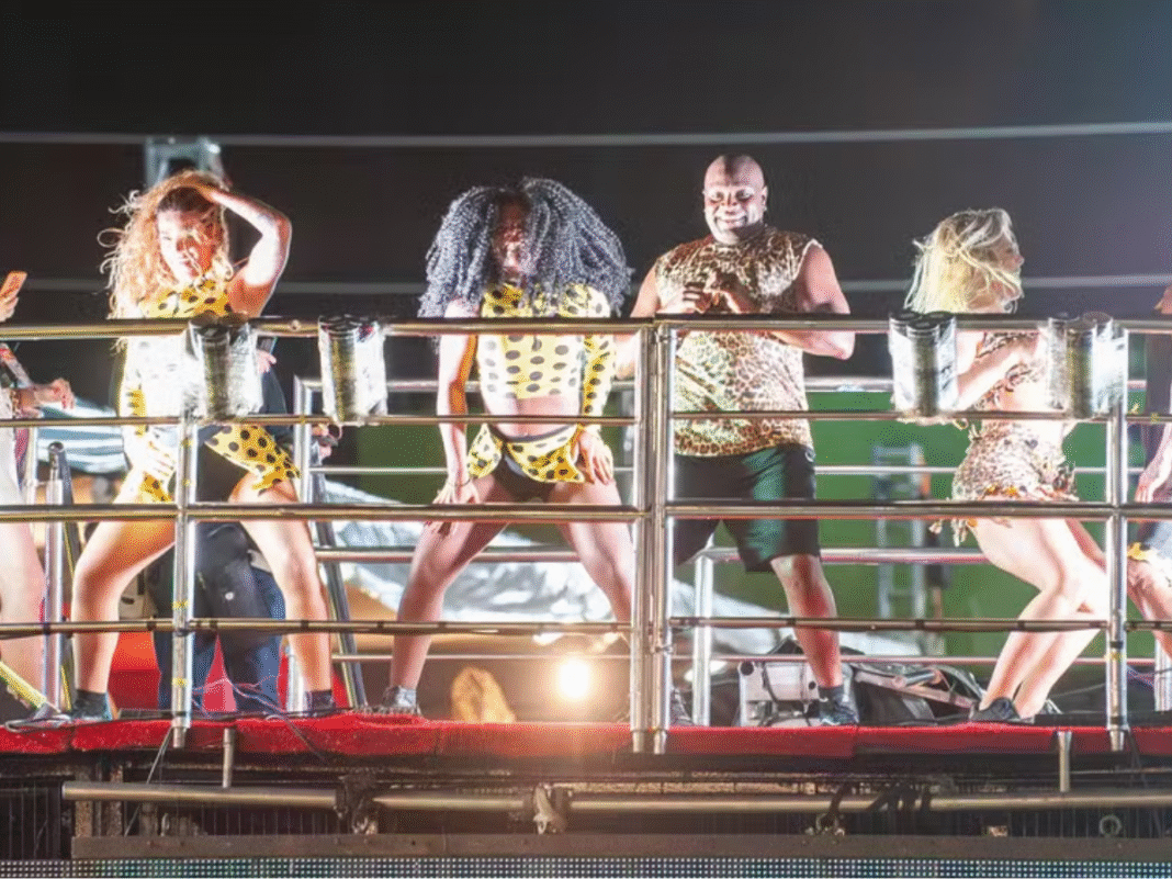 Veja como foi o retorno do grupo ‘É O Tchan’