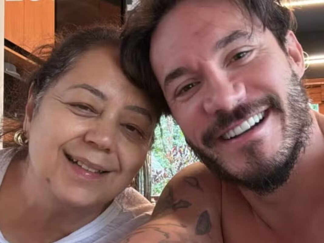 Eliezer é sincero ao falar sobre sua mãe morar em sua casa com Viih Tube