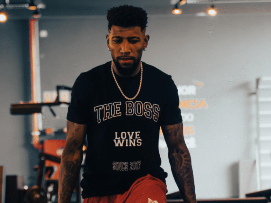 Emerson Royal canta música do Flamengo e brinca: ‘Sempre fui flamenguista’